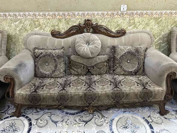 السلام عليكم تخم تركي ١٠ مقاعد خشب زان   للبيع سعر ٦٠٠ ألف وبيه مجال بغداد رئاسة معلمين  ***********
