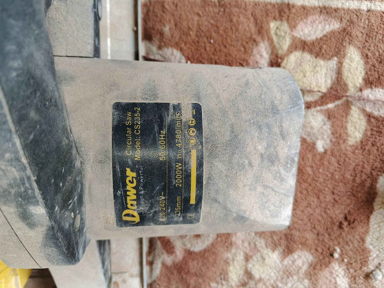 سلام عليكم عندي منشار  منضدي بيه كسر شغال بلور حراري شلع 40 هاتف ***********
