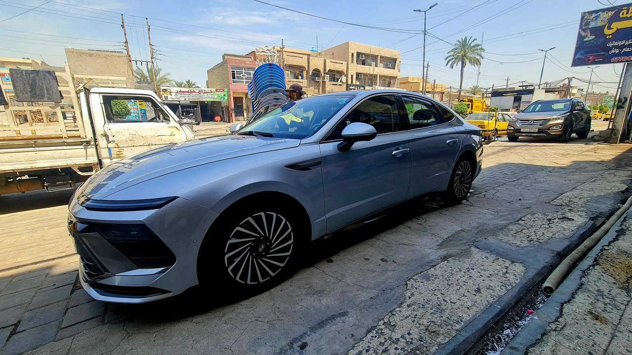 السلام عليكم.
هواندي سوناتا امريكي هايبرد موديل 2024
الون سلفر ماشيه ،30 الف ميل
السيارة فول الفول
بانوراما 
تقديم وترجعيع بل ريمونت
تحديد مسار ومثبت سرعه وقياده ذاتيه
داتا شو 
اوتو هولد 
هندبريك بصمه 
كشن خزن وكشنات جلد والامامي تدفئه وتبريد 
كشنات الاماميه كهرباء 
هيتر بل ستيرن 
لد أمامي خلفي 
تبريد أمامي خلفي 
بردات بيبان خلفيه 
صندوك كهرباء 
اربع كامرات
12سماعه Boos
فول ايرباك
شنو البالك بيهه
ظرر جاملغ خلفي وجنطه وموجود بل منشور .السياره بدون ايرباك
السعر 205
تلفون *********** .احمد .البنوك السيارة بإسمي رقم بغداد
