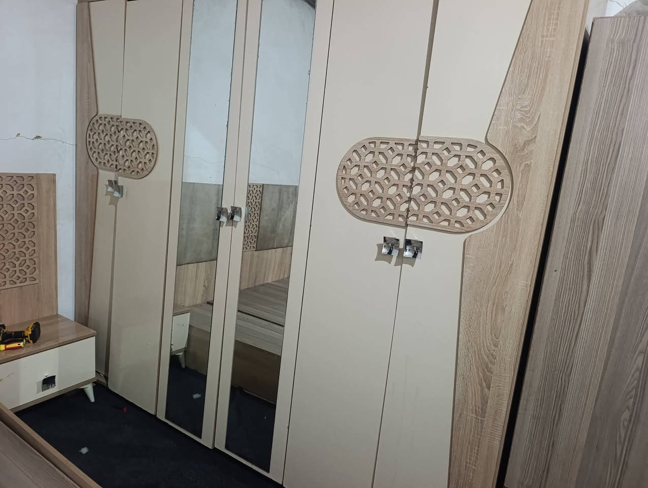 تركيا متكونه من اربع قطع سعرها 375 عبر الواتساب 
***********
