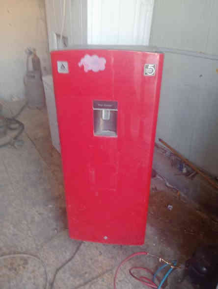 ثلاجة 18قدم شغاله مع ثلاجة صغيره 7قدم مامصلحه مكاني العبيدي الكفاات رقمي ***********
