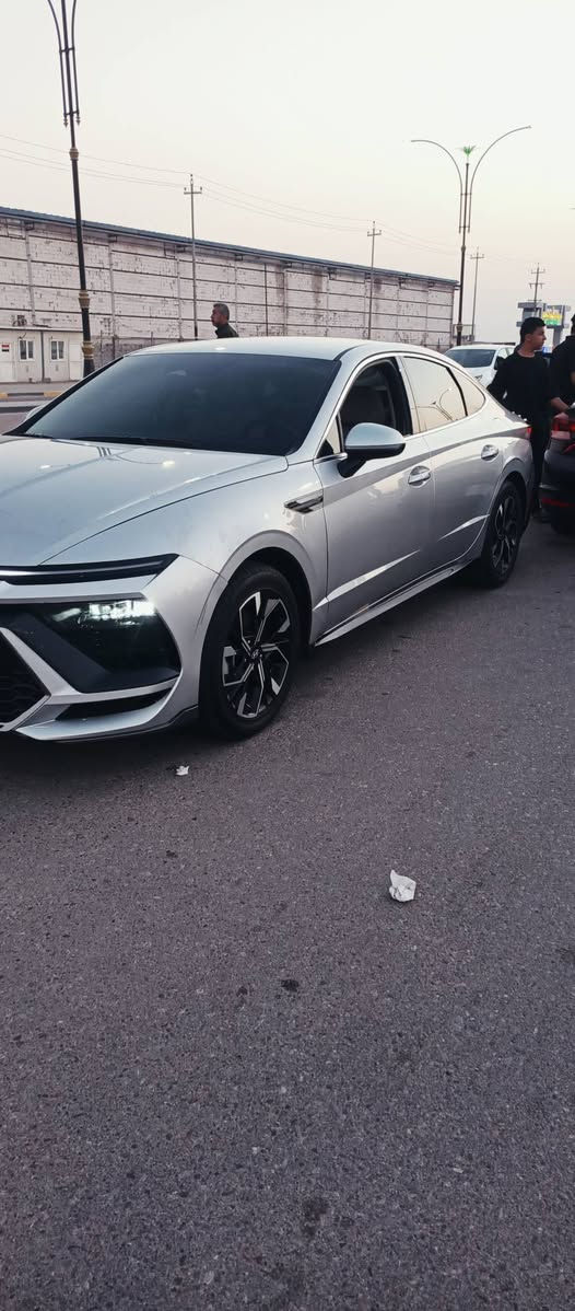 سوناتا 2024 
حرة بدون رقم 
كفالة من الصبغ والتبديل 
بدون ايرباك 
بيها فقط 3 مكانات بسيطة بارد
مكانها بصرة
185
*********** البصرة, العراق
