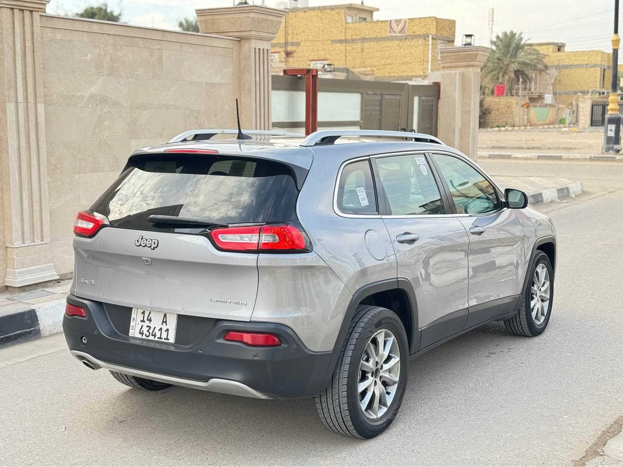 سلام عليكم ورحمة الله وبركاته 
جيب بزون 2018 سياره ستخدام شخصي ماشيه 60 كلشي عل كبس شركه وارد أمريكي فقط صبغ البنيد بدون رباك راديترات فانات كواتم  بلاد سياره حيل نضيفه مكينه كير حداديه تبريد تخم تاير كله جديد شرط الفحص  موصفات LIMITED  فول ما عدا بنراما بصمه تشغيل بصمه أبواب  ترحيب عند القتراب أناره ترحيب أشاره بمري حساسات رادرات تشغيل عن بعد جنطه كهربائية كشن جلد + كهربائي ويل كب 19 كروم منظومه زينون زرع حاجب بوجكتوات. 5 راكب 2تبريد محرك 2400 مكفول  باقي موصفات معروفه رقم بصره إنكليزي جديد تحويل بسم المشتري مباشر. سياره حيل جديده مكان سياره مركز الناصريه حي الحكيم قرب مركز شرطه الفداء سعر 128  اتصال *********** ناصرية, ذي قار
