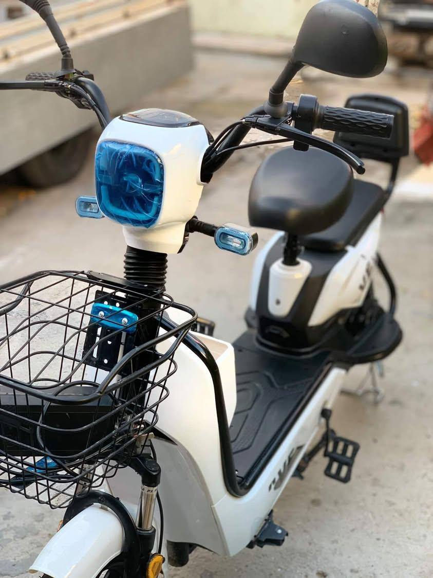 السلام عليكم
دراجة شحن للبيع جديدة كلش جاهزة اي نقص ما بيها 

كهربائيّات كلها شغالة 

السعر 250 وبيها مجال 

مكاني كربلاء حي العسكري العابد 

رقمي ***********
