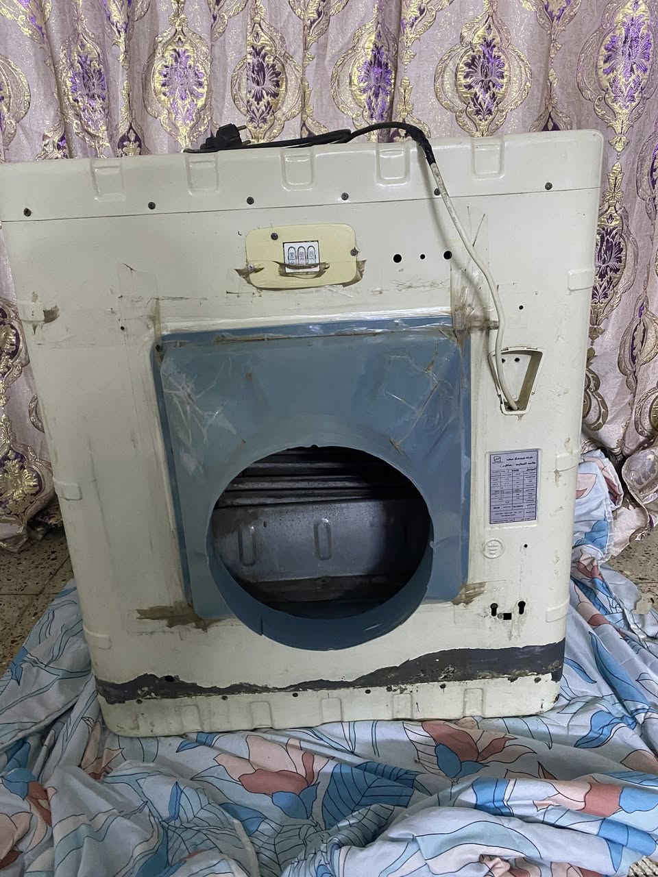 السلام عليكم اخوان مبرده للبيع شغاله وكلشي ما بيها بس يحتاجلها غسله وكبل شغلها جايك الصيف سعرها 75 مكاني حي اور ***********
