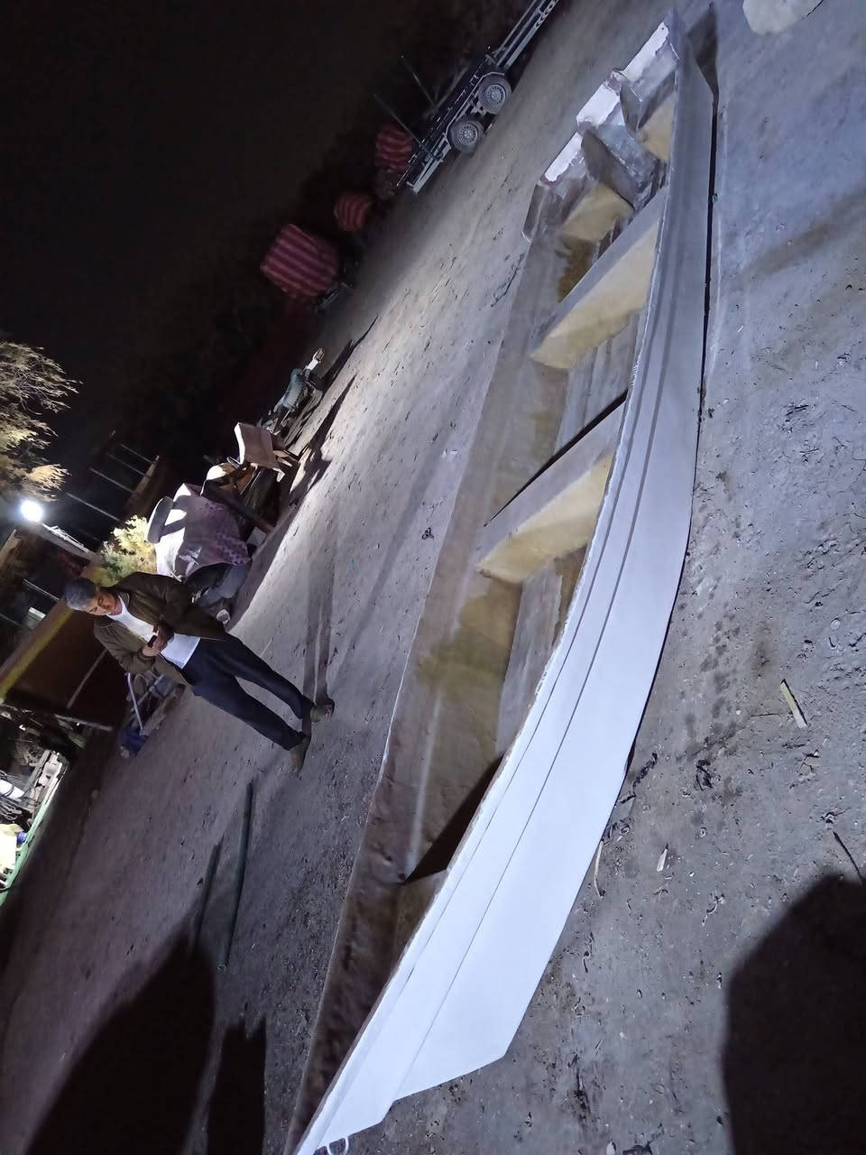 السلام عليكم كاتوره صب قالب طول ٥ونص سعر ٨٠٠ مكان البصره ***********
