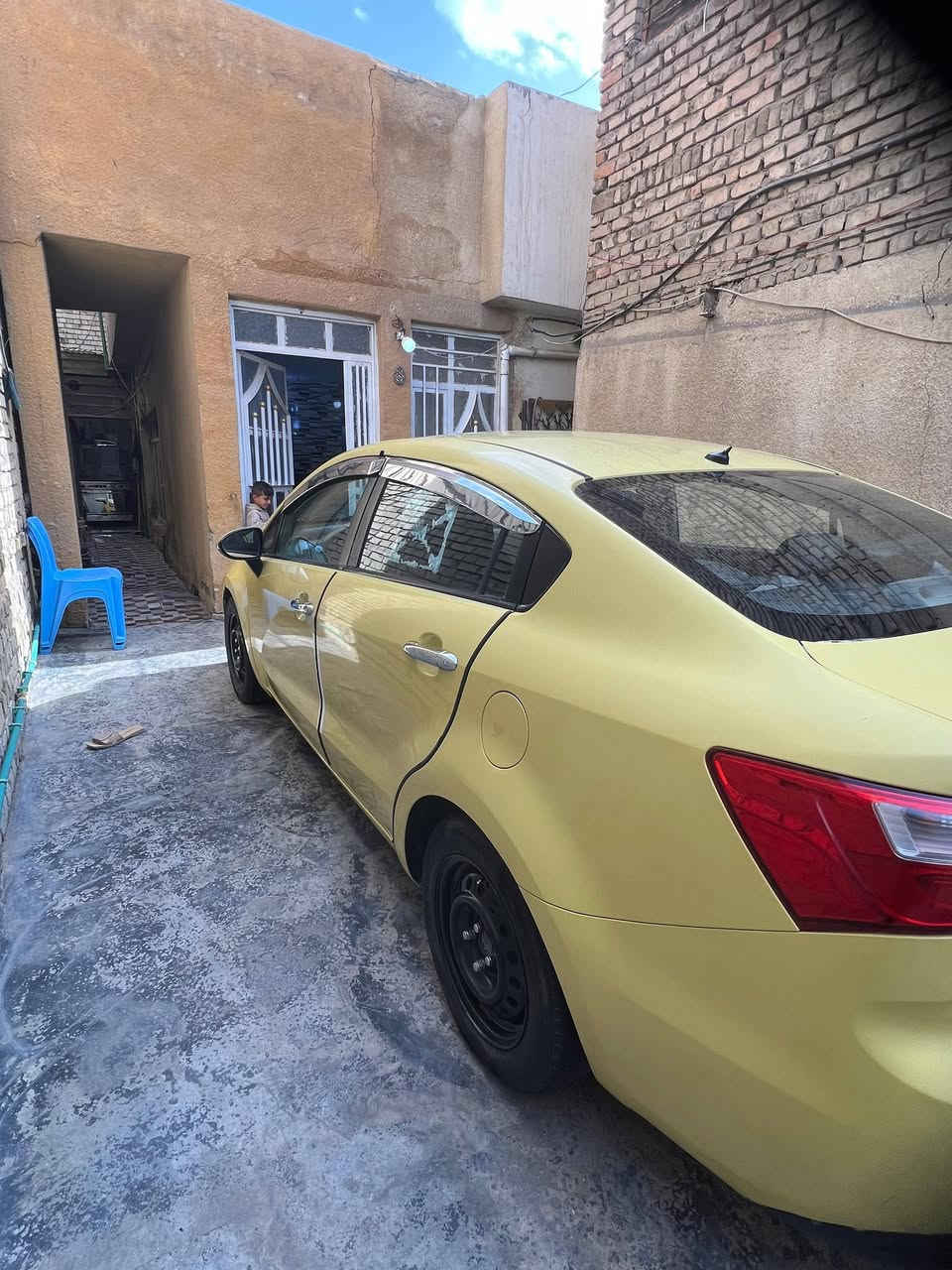 السلام وعليكم كيا ريو ٢٠١٢ خليجي ١٦٠٠ سياره حلوه نضيفه كير مكينه خير من الله تخم تاير جديد صدر ١٠٠/٧٠ مابيه اي حادث بس طخات بسيطه مثل ماشوفون  سياره يرادله ملاحظات بسيطه وتبريد رقم بغداد   ٧٤ ورقه وبيه مجال بسيط حك الجيه مامتواجد عل نت للإستفسار عل الرقم *********** مكان السياره بغداد الشعب
