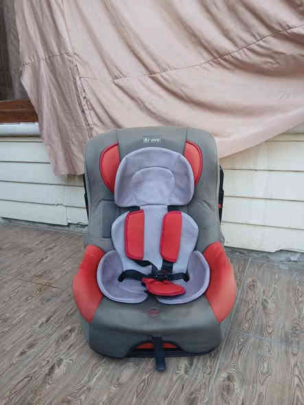 کورسی ناوسەیارە بۆمناڵ لەتەمەنی 4 مانگی بۆ 6 ساڵی ، قایشی بەستنەوەی هەیە ، تایمی خەوی هەیە واتەکورسیەکەی پاڵ ئەخرێ بۆکاتی بۆخەوتن ، زۆر مەزبوتەو هیچ کێشەو عەیبێکی نیە 
سعریشی زۆر گونجاوە قفڵی 20 هەزارە
سلێمانی ، گەیاندن هەیە*********** السليمانية
