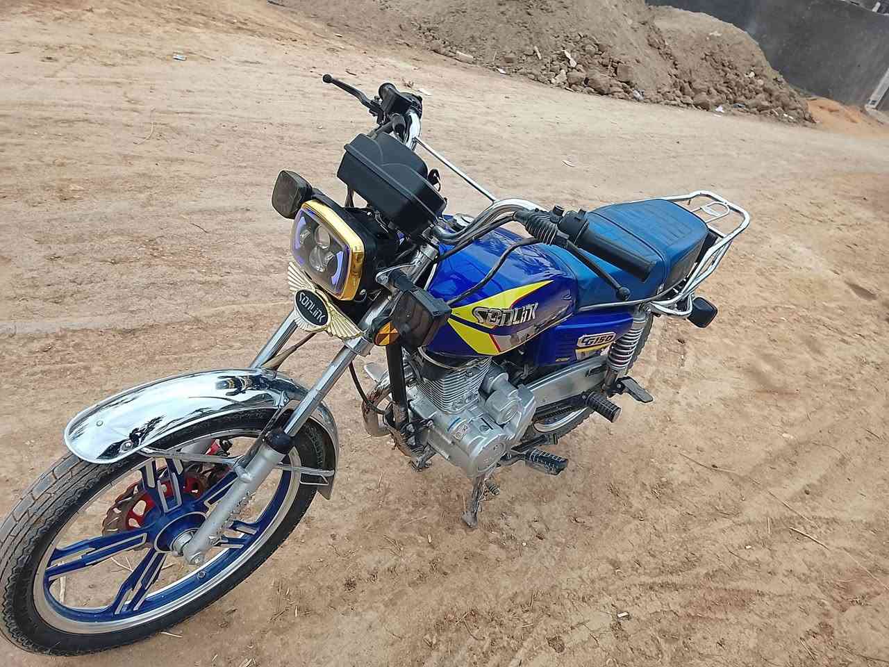 سيفان 24 اوراق  كامله 
دراجه نضيفه كلش جديده 
مكاني بابل سده الهنديه 
سعر ٦٢٥ وبيه مجال 
***********
