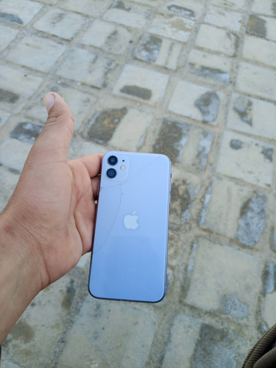 البيع 
ايفون 11عادي 
بطاريه 100
 شاشه 3 خيارات 
بيه فطر زغير بضهر 
السعر ب 200 وبيه مجال 
المكان كربلاء الحسينيه 
***********
