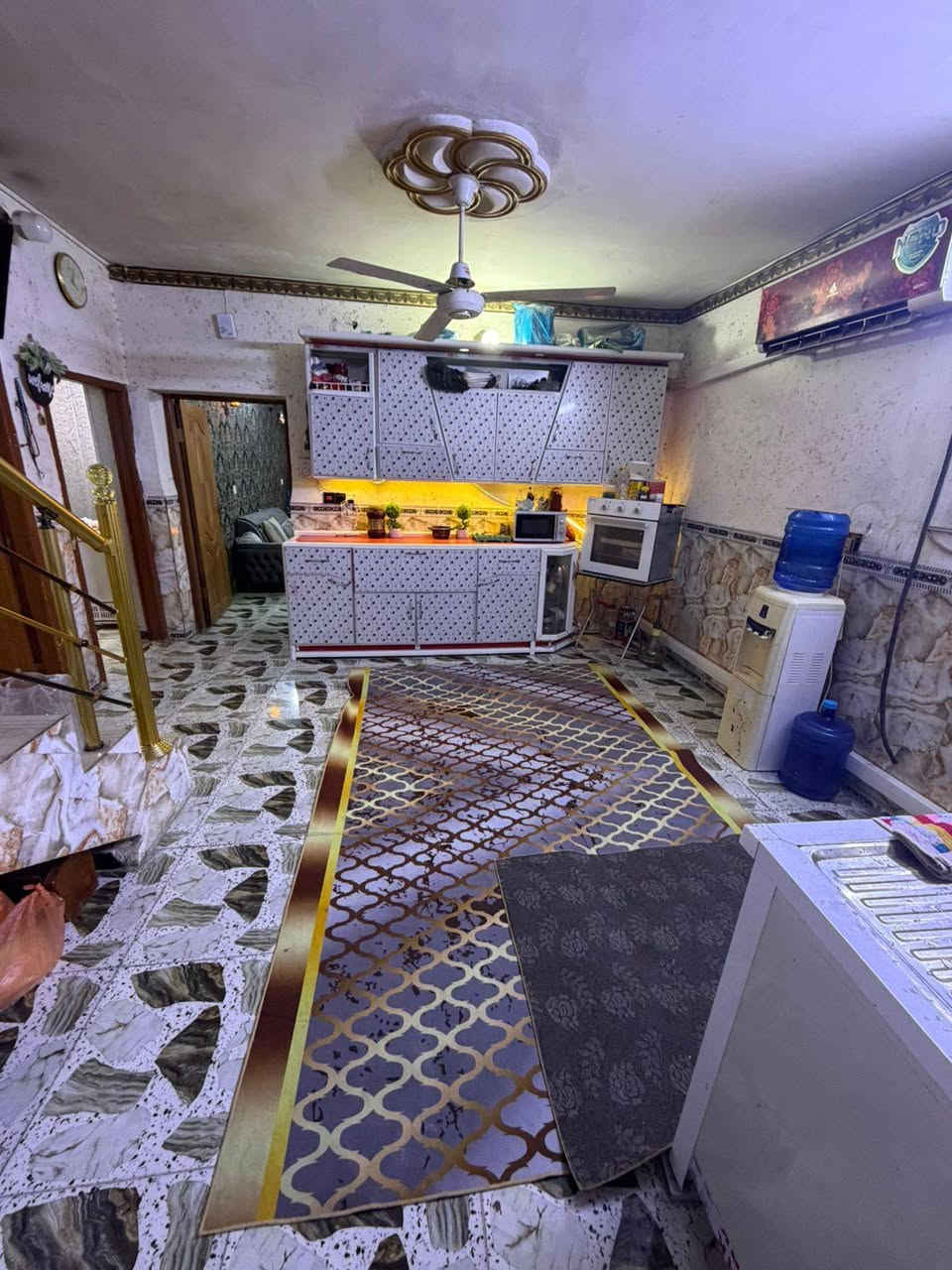 سلام عليكم بيت للبيع في منطقت حي جهاد خلف سوق شعبي مساحه ٢٠٠ طابقين بنه قديم بيت كلش حلو فقط رضياته تعبانه سفسار أكثر مكتب ابو هبه العقار شارع ضغط مقابل مكتبت عزيز موله *********** ابورسول
