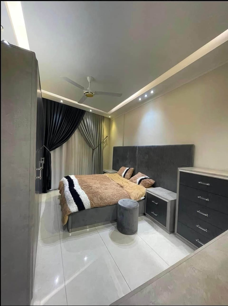 السلام عليكم توجد شقه للإيجار مؤثثه vipفول تحتوي على غرفتين نوم وصاله وخدمات العنوان المنصور / حي المتنبي   للاستفسار  أكثر
*********** بغداد, العراق
