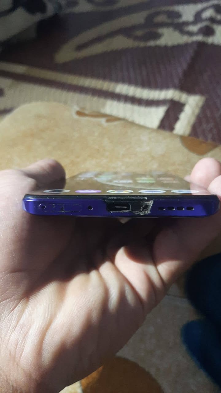 موبايل نظافه مثل ما موضح بالصوره ذاكرته 256 موبايل يشغل 60 فريم جهاز يخبل سعره 180 وبي مجال للشراي مكانه بغداد الرقم الموبايل ***********
