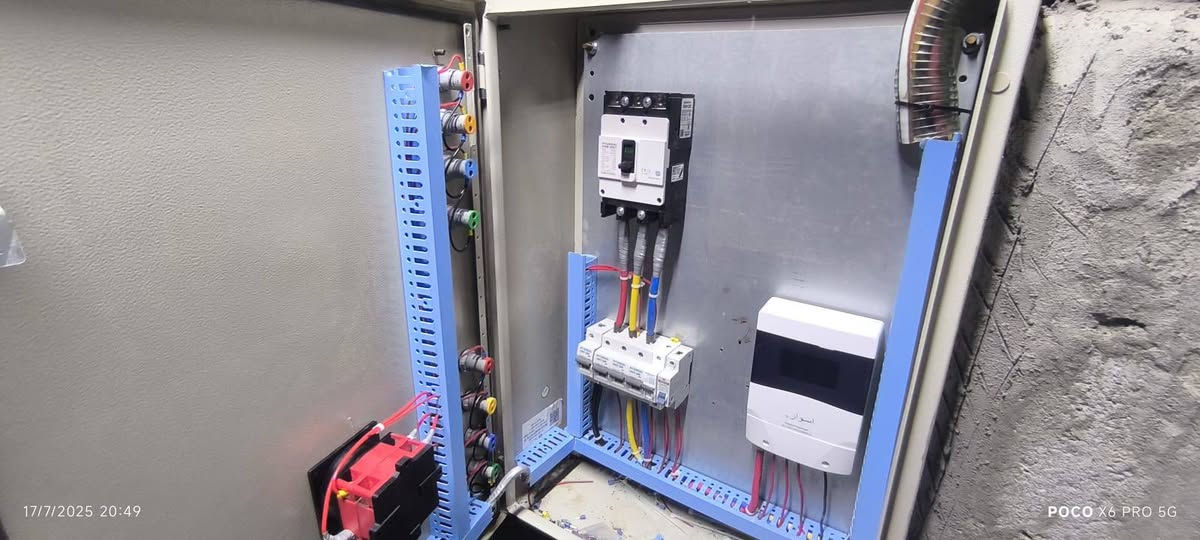 السلام عليكم
كهربائي متفرغ في البصرة 
جميع التأسيسات الكهربائية وجميع اعمال الكهرباء 
مستعدون لعمل المنازل والمجمعات السكنية 
للتواصل 
***********
***********
