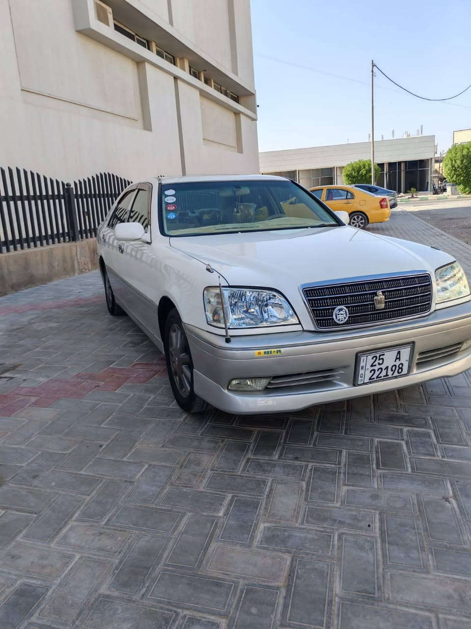 ملكه موديل ٢٠٠٢ رقم انكليزي بأسمي تحويل ثاني يوم
مواصفاتهه
فتحه
مكينه تيربو 
كرستال اصل 
فول السياره للاخير عده التبريد الخلفي السعر 165 سياره جديده بمعنى الكلمه مكانهه سماوه للاستفسار الاتصال ***********
