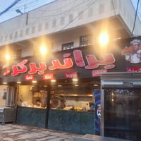 مطعم للبيع الموقع ركن شارع تجاري المطعم متكامل من جميع الأغراض وشغال س...