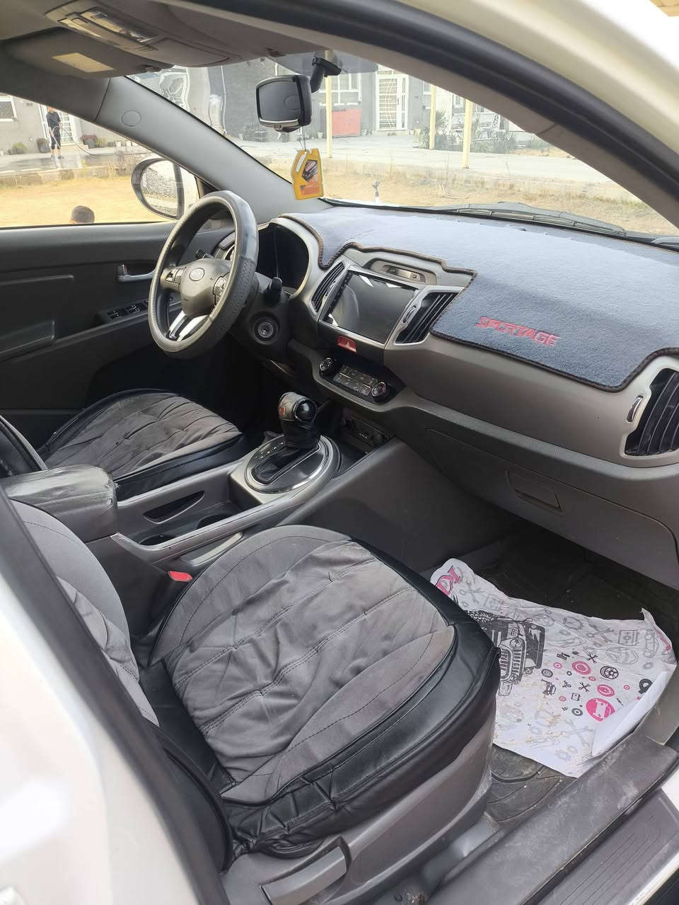 للبيع 
سبورتج 2011 خليجي 
محرك 2400
سونار موجود بالصور 
شاشة او كامرة
كير او محرك مكفول 
تخم تاير 
مكاني خان بني سعد 
السعر 128$ اوبيهة مجال قليل
***********
