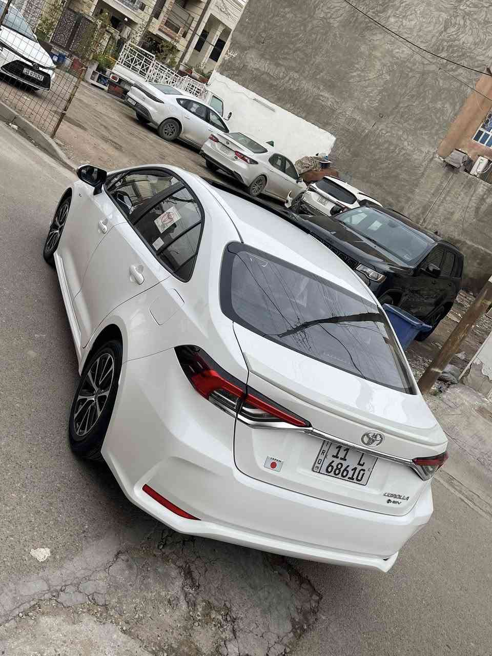 السلام عليكم
للبيع تويوتا كورلا هايبرد 
الشكل الخليجي 
موديل 2025
ماشيه 8500 كيلو 
بنضافة الزيرو 
مدوشمه كامل السياره 
فول مواصفات 
مكفوله من الصبغ والبارد 
السعر 156 وبيها مجال بسيط 
للاتصال ***********
مكان السياره بغداد حي الجهاد حي الحسين
