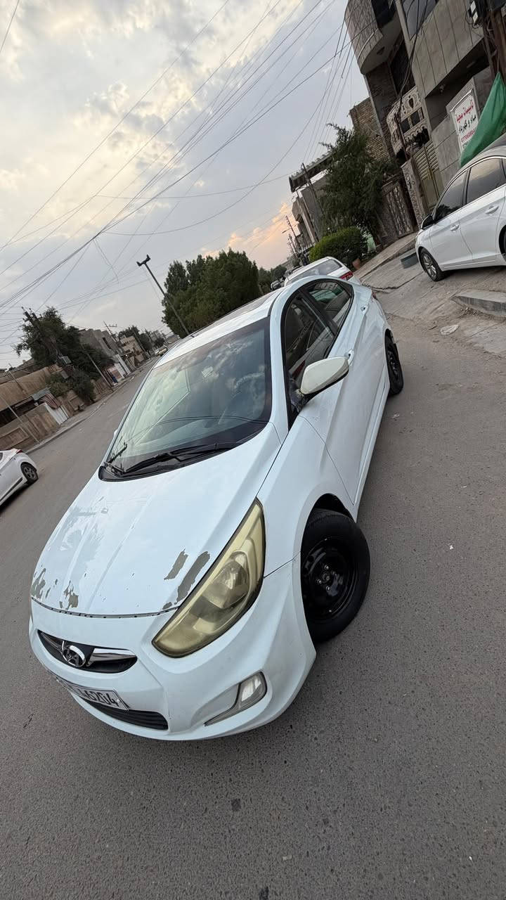 أكسنت للبيع موديل 2017 بلو ..سونر مرفق بل منشور
المحرك الكبير: 1600cc (أقوى سحب وعزم بالأكسنت).

الفئة:  خليجي الشركه العامه

(فول مواصفات مقفله للاخير ) البلو ام القطرتين

الأمان والراحة: نظام ABS، تبريد ثلج، وداخلية بحالة المصنع.

السياره رقم بغداد الجديد بسمي هزه وسنويه جدد 

 حداديه اماميه وخلفيه جديده تخم تايري جديد باتري جديد 

💰 السعر: 105 وبيه مجال 

📞 للتواصل مباشرة:***********

"تعال وافحص وين ما يعجبك مكان بغداد العلام قرب جامع علي سجاد
