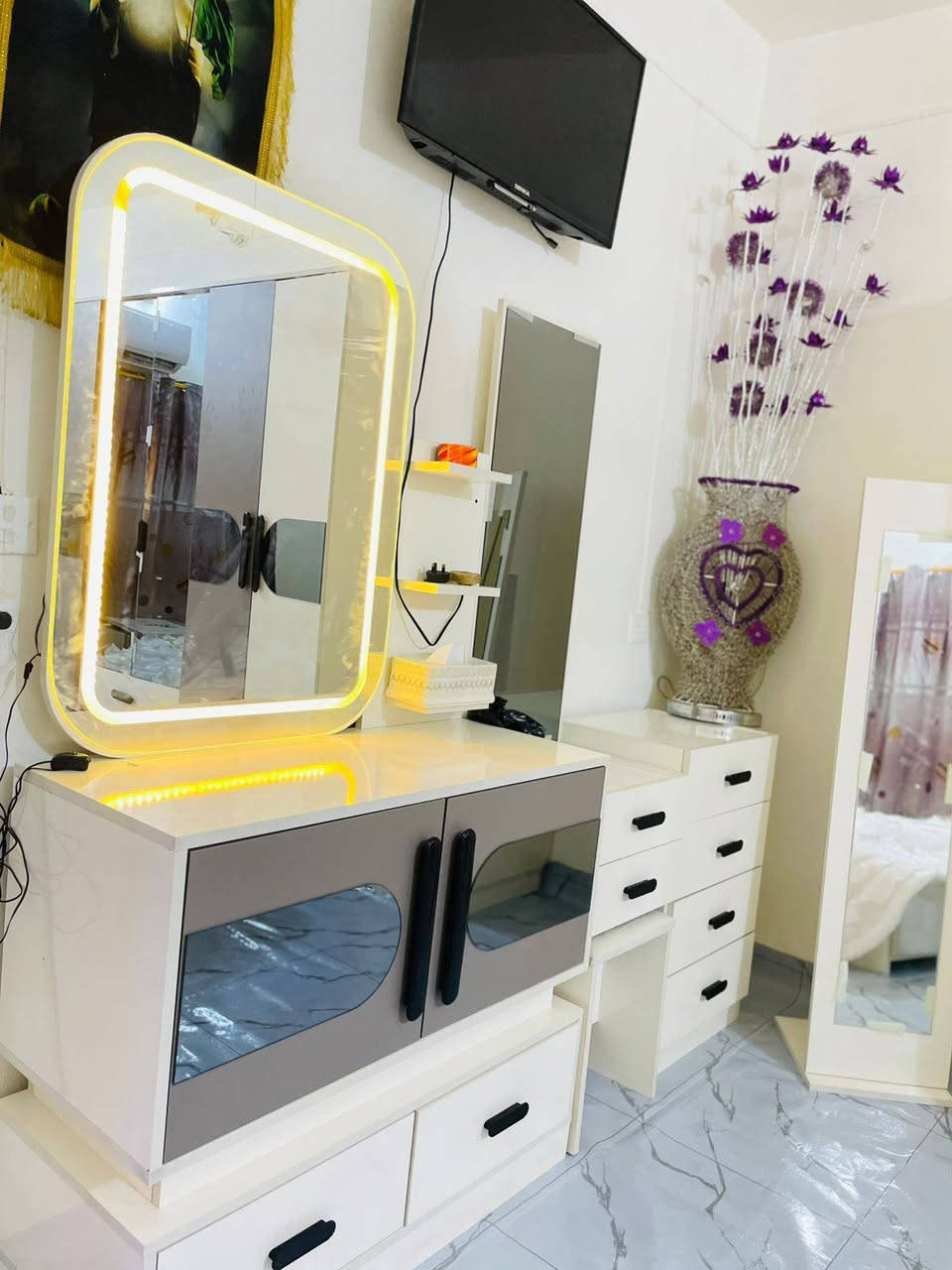 غرفة تركية جديدة ما مستعملة شرط
فقط انشدت وبقت على وضعها محد استعملها نظافة 95 ٪ متكونة من 10 قطع
السعر مليون و100 مع مجال بسيط
المكان سماوة. للتواصل ***********
