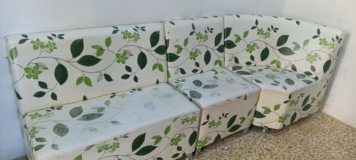 السلام عليكم 
طخم للبيع مال محل يرهم للصالون  او محل حلاقه 
100 وبي مجال 
نظيف حيل


**إذا كنت صاحب هذا الإعلان وتريد حذفه لأي سبب، رجاءا أرسل رسالة إلى الدعم الفني**