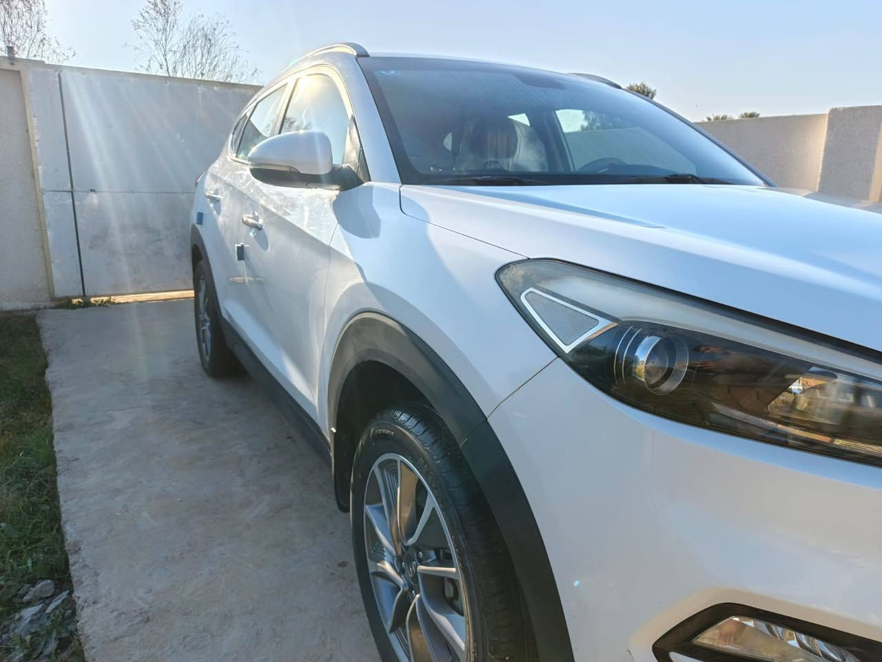 سيارة توسان موديل 2018 خليجي
محرك 2000دوش ماشية 84 ألف كيلو حقيقي 
مواصفات نص فول قمارة حديد شاشة تدعم الكار بلي إشارات بالمراي أنظمة قيادة إيكو وسبورت تبريد قطعتين كشافات ضباب حساسات وكامرة السيارة باسمي تحويل مباشر بيها طخه بالبك لايت الأيمن موضح تفاصيلها بالسونار

📍 العنوان:  بغداد اليوسفية 
‏ 📞 للاستفسار ***********

السعر 185بيها مجال قليل
‏
