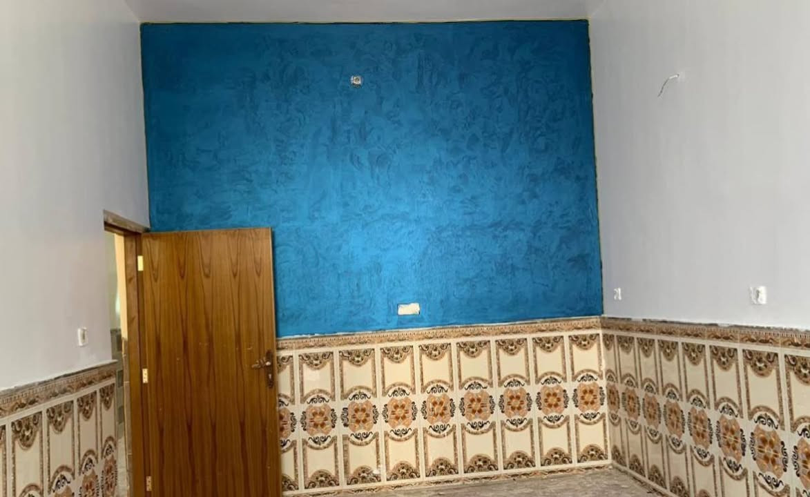 انتاج من شغلي صباغ داخل وخارج وطلس عام ومعالجة رطوبه وعازل اسطح وكافة انواع صبغ عملي فقط بغداد ***********
