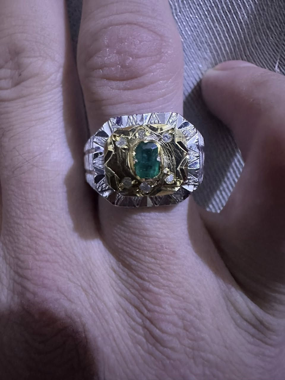 خاتم زمردكولبي سعر 125الف *********** بغداد مدينة الصدر
