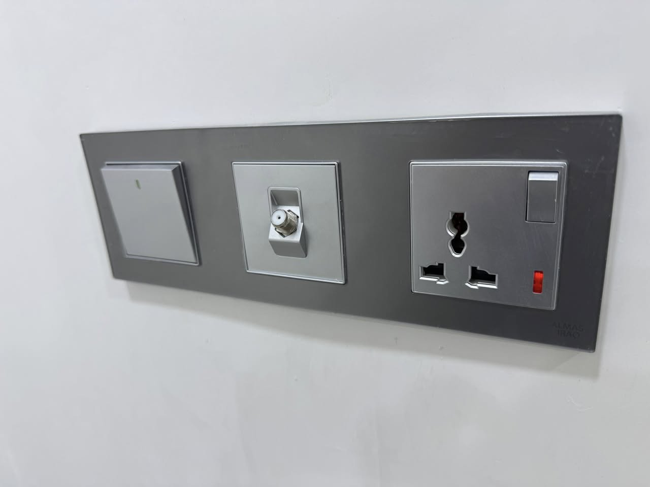 🥀 اللهم صل على محمد وآل محمد 🥀

احبابنا ومتابعينا الطيبين دائما مجموعة سمارت برو SmartPro تحب تشارك شغلها وياكم ، لان ثقتنة بدعمكم النة جدا عالية …. مانوصيكم بعد بمشاركة المنشور ورزقنا ورزقكم على رب العباد 🤲🏻🤲🏻❤️… 

💥 تم ببركة الله وبحمده اكمال تشطيب منزل بمساحة (175 متر) .

 ✅ حيث تم استخدام :

 ⚡️سويجات نوع المتصل ماركة (الماس العراق ).
⚡️ قواطع ماركة (شنايدر & الماس العراق) .
⚡️ انارة ماركة AZEL. 
⚡️ قواطع ايرثلكج نوعية جينرال اليكترك .

بأدارة : المهندس علي الياسري .
*********** :📞
