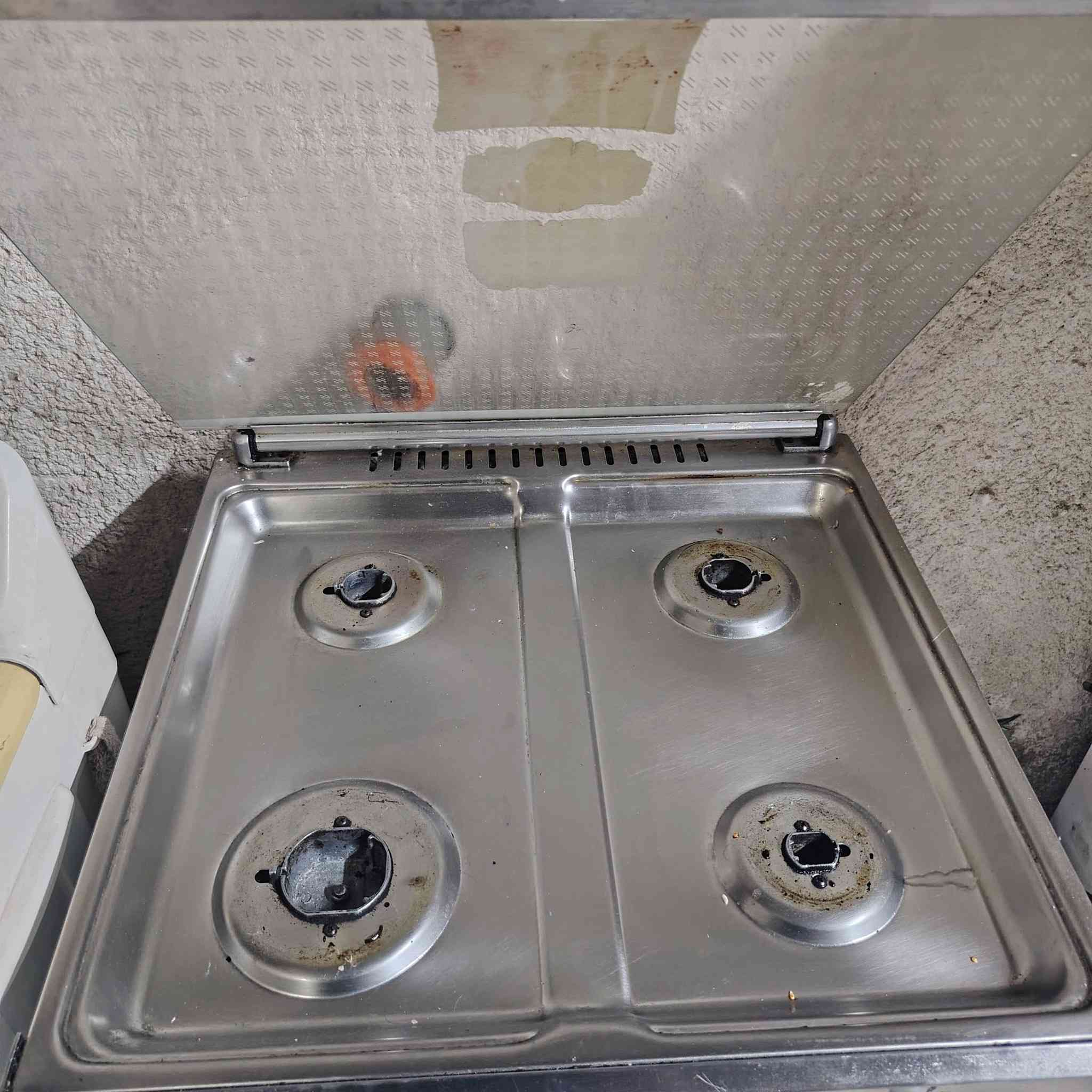 السلام عليكم ثلاجه 12 قدم ثلج ع فحص مع طباخ اربع عيون وفرن كلهن شغالات ونضيف مع غساله حوضين شغاله ونضيفه كلهن ب 250 مكاني بغداد الدورة ابو دشير للاتصال ***********
