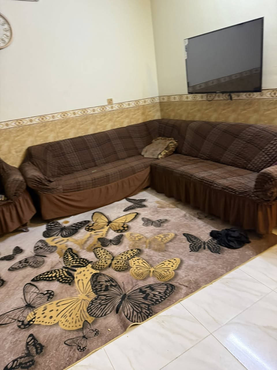 بيت للبيع مساحه 125 متر بناء حديث سنه2023 بأسم شخص واحد موقع مميز حي العامل 807 الفرع قبل دائره الكهرباء يحتوي الطابق الاول على كراج وخدمات ومدخلين وصاله ومطبخ وحولي وخدمات وغرفه نوم والطابق الثاني غرفتين نوم الواجهه 6 متر وربع والنزال 20 متر السعر 250 مليون للاتصال والاستفسار مكتب محمد الساعدي مقابل مول الحياه ***********
