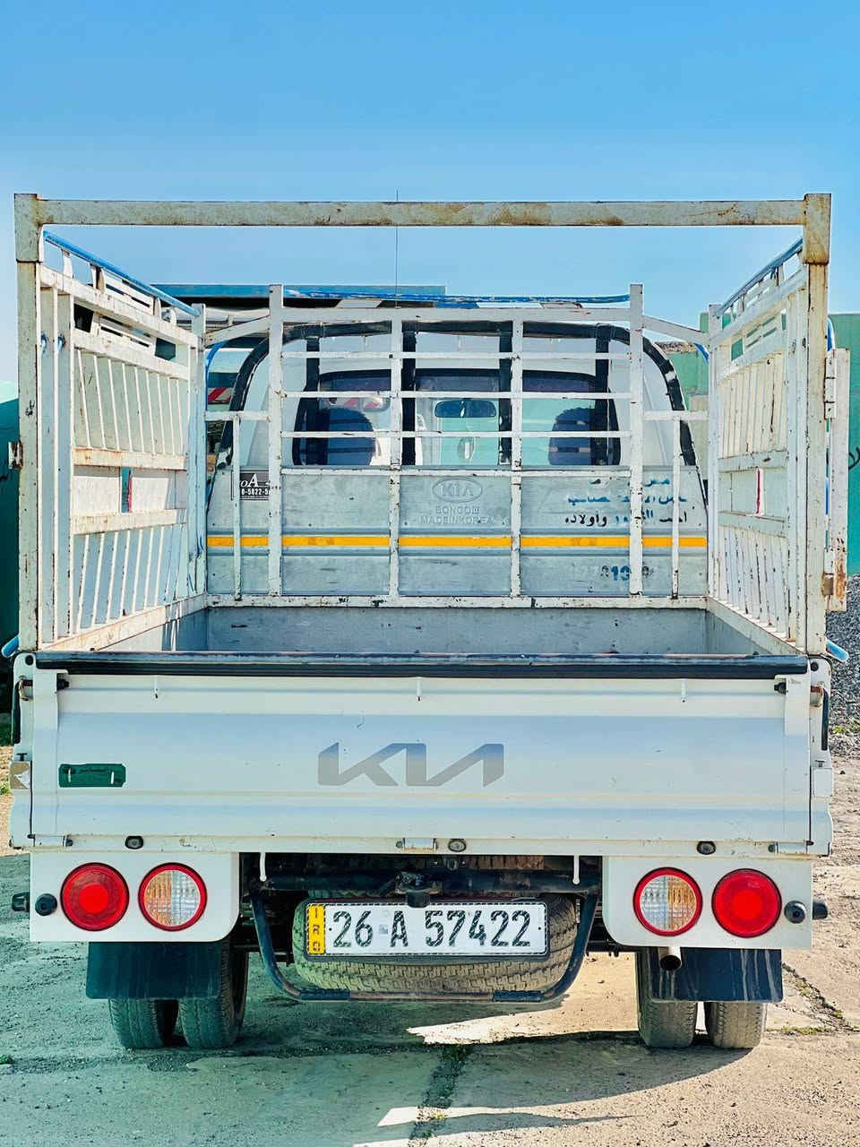 السلام عليكم 
للبيع 
كيا حمل موديل 2022 رقم صلاح الدين دولي باسم البايع شرط التحويل والوكاله 
سنويه تنتهي 2028 
بيها فقط باب السكن مبدل بلادي 
السياره نظيفه حيل مال جناي 
السعر 138 وبيها مجال 
عنوان السياره ناحيه الزاب قريه اصبيح تحتاني 
للاستفسار الاتصال على الرقم التالي 
0780785881
‏‪0781 781 3788‬‏
