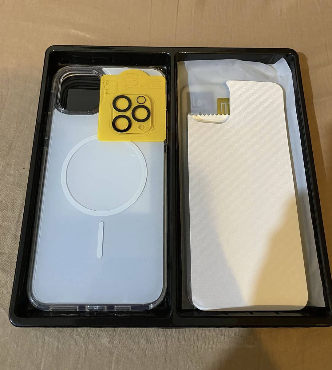 السلام عليكم ايفون 11 برو ماكس الجهاز بلادي ما مبدل بي اي قطعة البطارية نسبتها 82  غير مستبدلة نظافة الاطار واضحة بالصور الجهاز يجي ذاكرة 256 نسخة امريكا يجي شريحة وحدة وشريحة إلكترونية 
الجهاز يجي وياه كفرين نوع ماكسيف واحد شفاف والثاني ابيض و بكج حمايه مكون من لاصق حمايه ضد الخدوش و لاصق حمايه للكامرة زجاجي و فلتر سماعة و لاصق حمايه للظهر ، الجهاز مركب علي لاصق حمايه شاشه ضد الخدوش نوع مضلل و موضح بالصور ، السعر 375 الف سعر ثابت غير قابل للتفاوض
مكاني بصرة للتواصل متواجد واتساب على الرقم ***********
