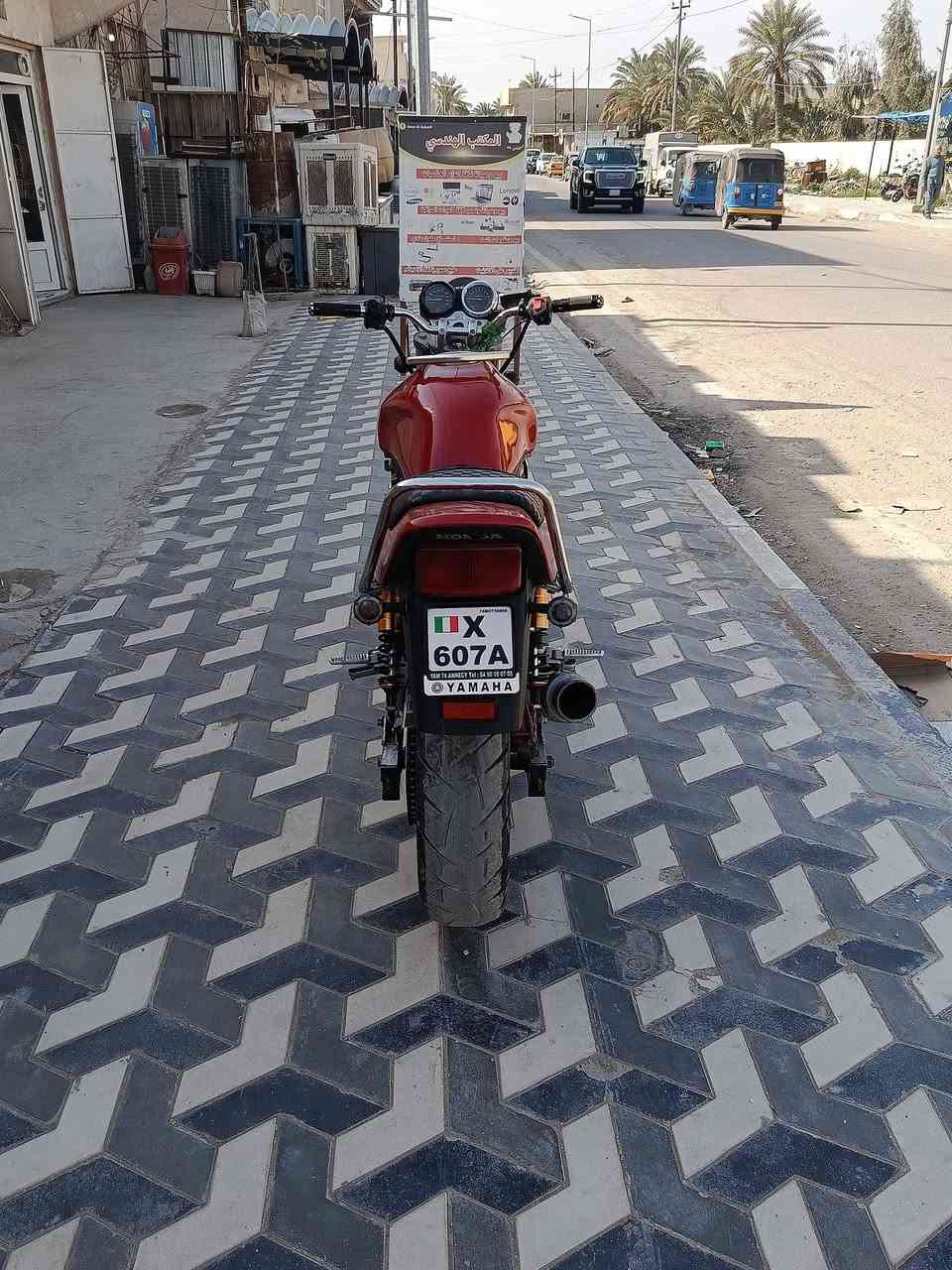 السلام عليكم
دراجة سيبي فور جيل اول 
مكينه مكفولة  السعر 10$
مكان الدراجة ديالى 
***********
