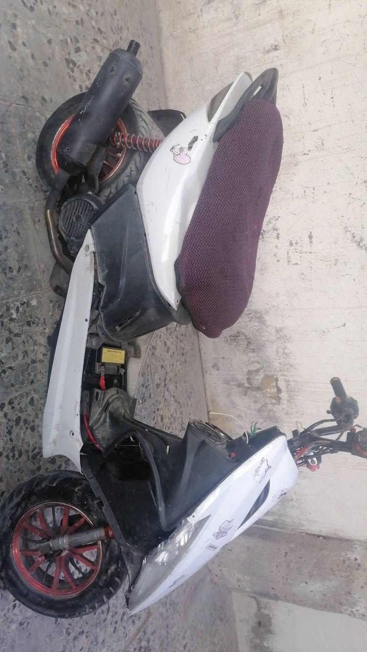 السلام عليكم دراجه ماكس مضلع 140شغاله كهربائية بوشه55 شغاله بيه نقص الدواسه السعر 300 وبيه مجال قليل الرقم***********
