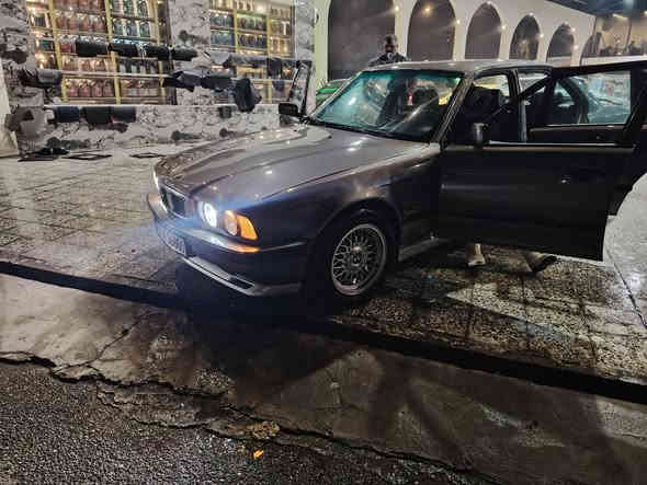 السلام عليكم بي ام 544 مكينه 8V شرط السياره   كلها شرط والسياره رقم اربيل باسمي سياره بنزين وغاز منظومه اصليه سياره برقي واحد ما يعوزها سياره متواجده داخل الموصل السعر 75 وبيها مجال قليل *********** الاسيا ***********
