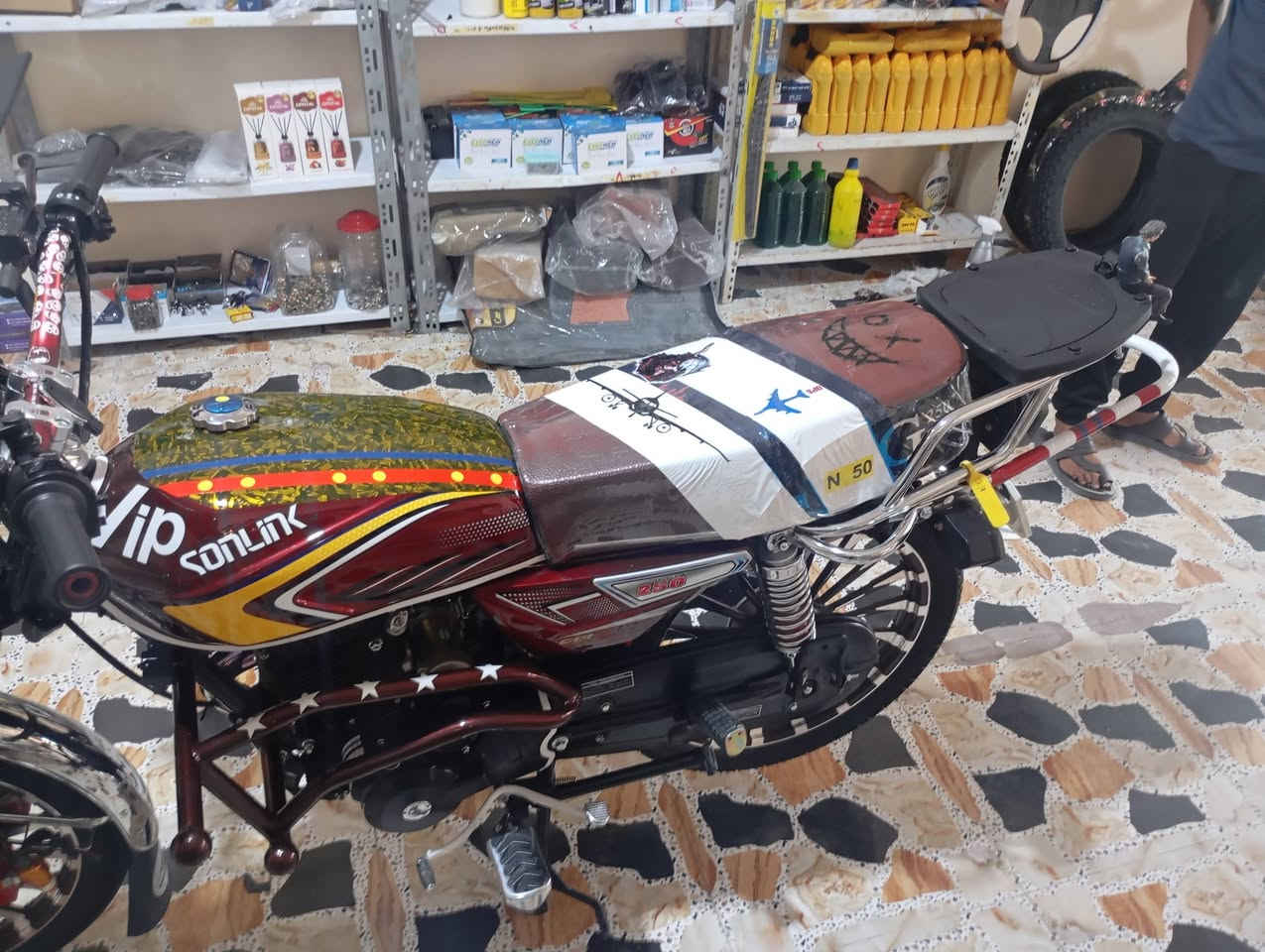 يالله السلام عليكم 
للبيع سونك 2025 محرك 250cc
دراجة كامل من كلشي مجمبزه وفول مناقصها برغي ومصار كم يوم من مشدوده سعر مليون ونص وبيها مجال اتصال عل رقم الهاتف 
***********
