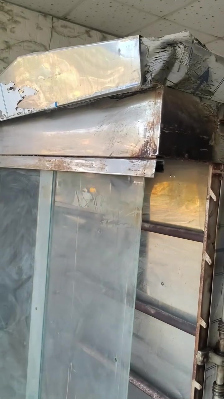 مستعجل على بيعتها لان ماكو مكان السعر٣٠٠وبيهن مجال قليل *********** حك ل جيه مكاني كربلاء شارع بغداد عامود51
