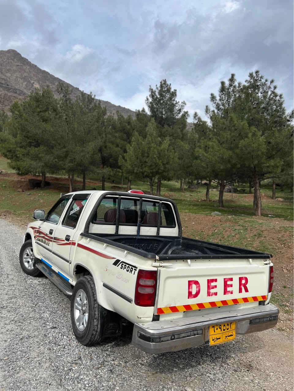 پیکاب دێر deer 2009
هەزەو پاکانەی بۆ کراوە 
دینار مەسروفی تێدا نییە 
بێ بۆیاغە دوو شوێنی زۆر بچووک کارتی هەیە
چوار تایەی لۆکی لەسەرە
سەیارەیەکی کەم مەسروفە 
پەیوەندی بەو ژمارەیە*********** شومان, أربيل
