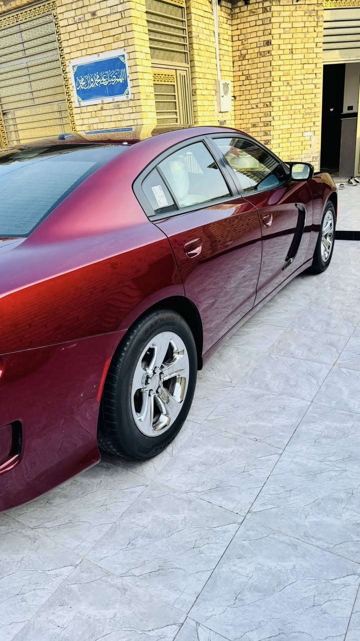 سلام عليكم
چارچر موديل 2018 اصل SXT 3600 
محدثه RT لون كرزي مميز
حادثها خفيف بيها بنيد مبدل للتحديث 
جاملغ مبدل
وجاملغ الثاني مصبوغ اثر شخوط 
السيارة جاهزه خير من الله متعوب عليها 
لايتها ثلاث الوان تحكم ع تلفون منضومه كامله
تخم تاير جديد ويل كروم 
كلشي بيها جديد وسستم جهاز كامل
عليها نانو سراميك 
ماشيه 95 الف حقيقي
رقم بغداد 
سعرها 205 وبيها مجال قليل السياره خير من الله جاهز من كلشي مال بيت ع ايدي مكينه كير حداديه جديد ادامه كاملها عليها 
رادار خلفي بيها
كامره خلفيه
شاشه كبيره 
مكاني ناصريه سوق الشيوخ
***********
