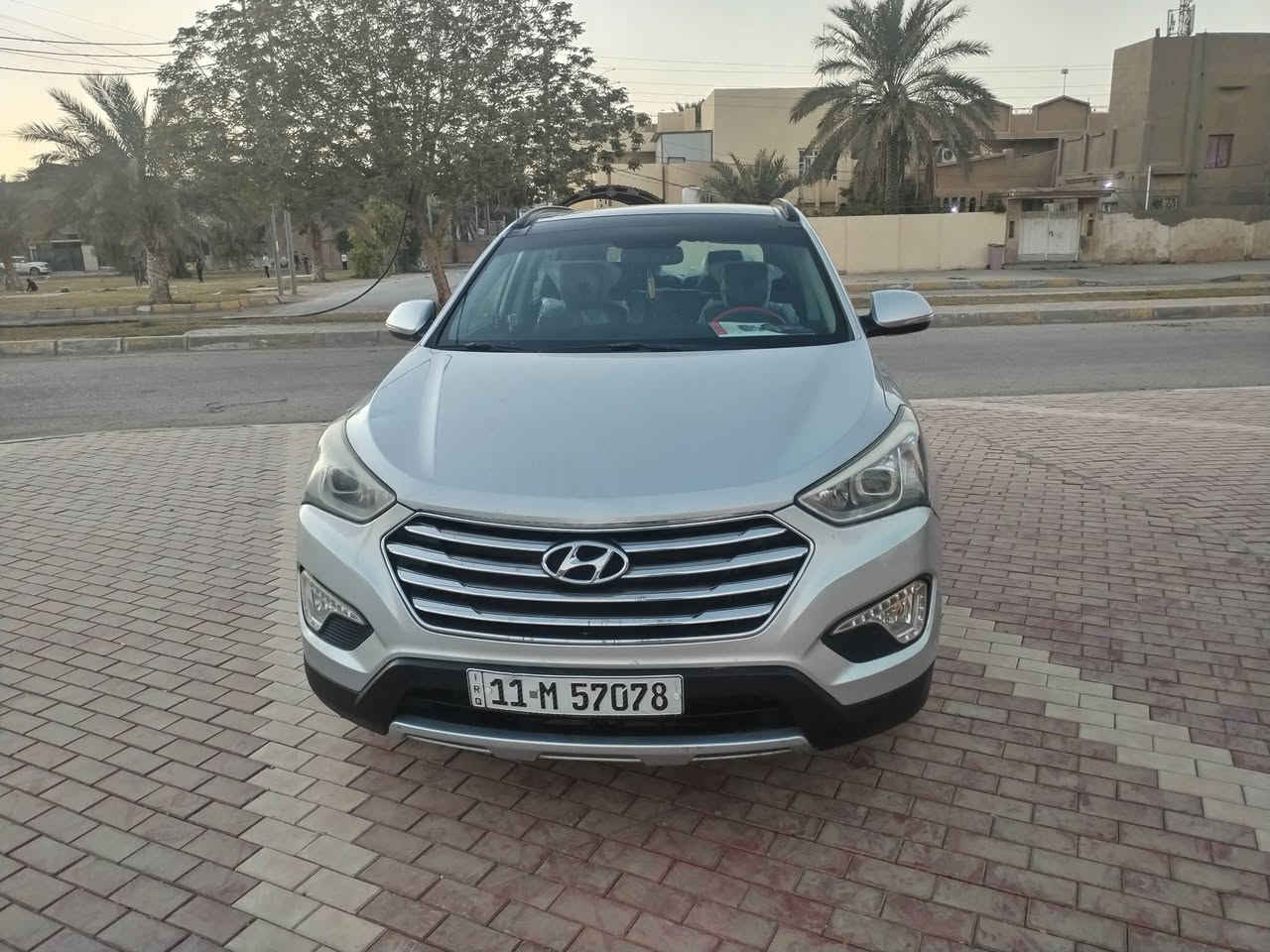 السلام عليكم
سيارة سنتافي موديل 2013 ام كراند فول مواصفات 
مكفولة كفالة عامة السونار موجود ويه الصور 
المواصفات:
بنوراما 3 طكات
بصمة ابواب
بصمة تشغيل
كامرة خلفية بلاد
جنطة كهرباء 
حساسات  خلفي 
3 انضمة قيادة 
دفع رباعي 4 ويل
تدفئة كشنات 
تدفئة ستيرن 
مانع انزلاق ABS
رادار خلفي
عدد المقاعد 7 راكب
لايت زينون
محرك 6 سلندر 3.3L
تدفئة تبريد ثلاث قطع كلشي شغال
رقم بغداد باسمي هزه جديده مكانه كربلاء
السعر 160 وبيها مجال 
الأتصال ***********
