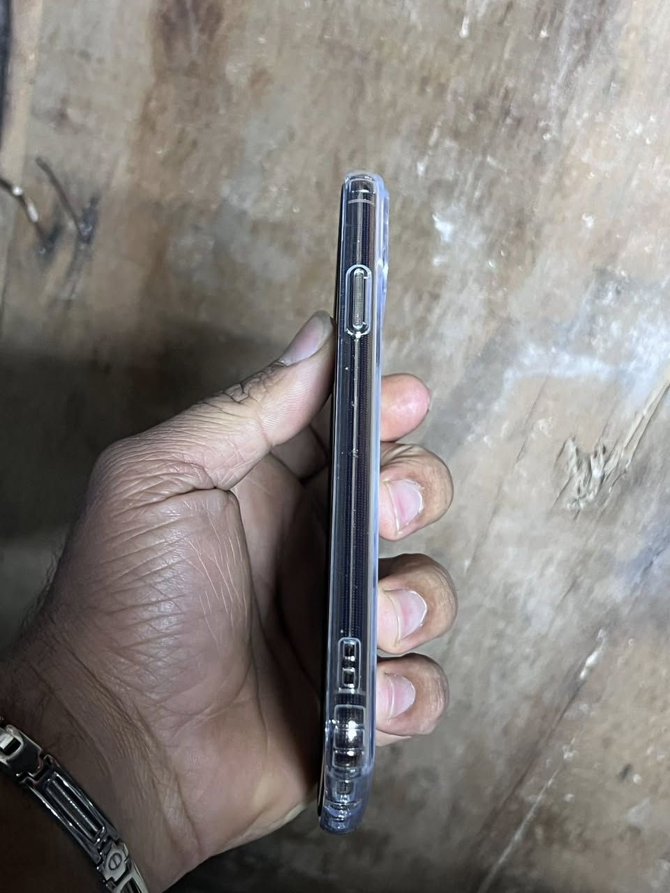 ‏سلام عليكم iPhone 11 الجهاز نظيف كلش بدل البطارية فقط فطر بالظهر. سعره. (٣٠٠)
‏***********
