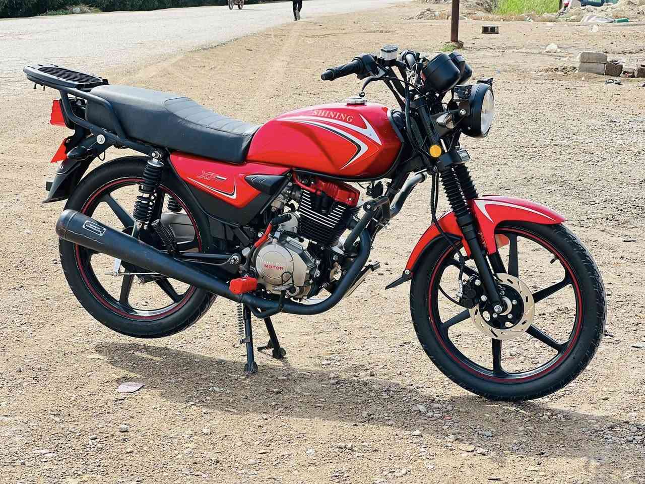 السلام عليكم دراجه للبيع نضيفه حيل وعلي شرط على حالة الوكاله مكينه125((‭((0772 421 1059‬
