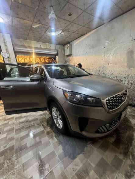 السلام عليكم 
بيع كية سورينتو 
المديل : 2019
الوارد : امركي 
حجم المحرك : 6 سلندر
المقاعد : 7 راكب 
اللون : رصاصي غير محدد
الضرر : تعديل بارد في الباب الخلفي كما موضح في الصور 
رقم اللوحة : بغداد خصوصي 
للاستفسار : مراسلة الصفحة او الاتصال بالرقم ***********
