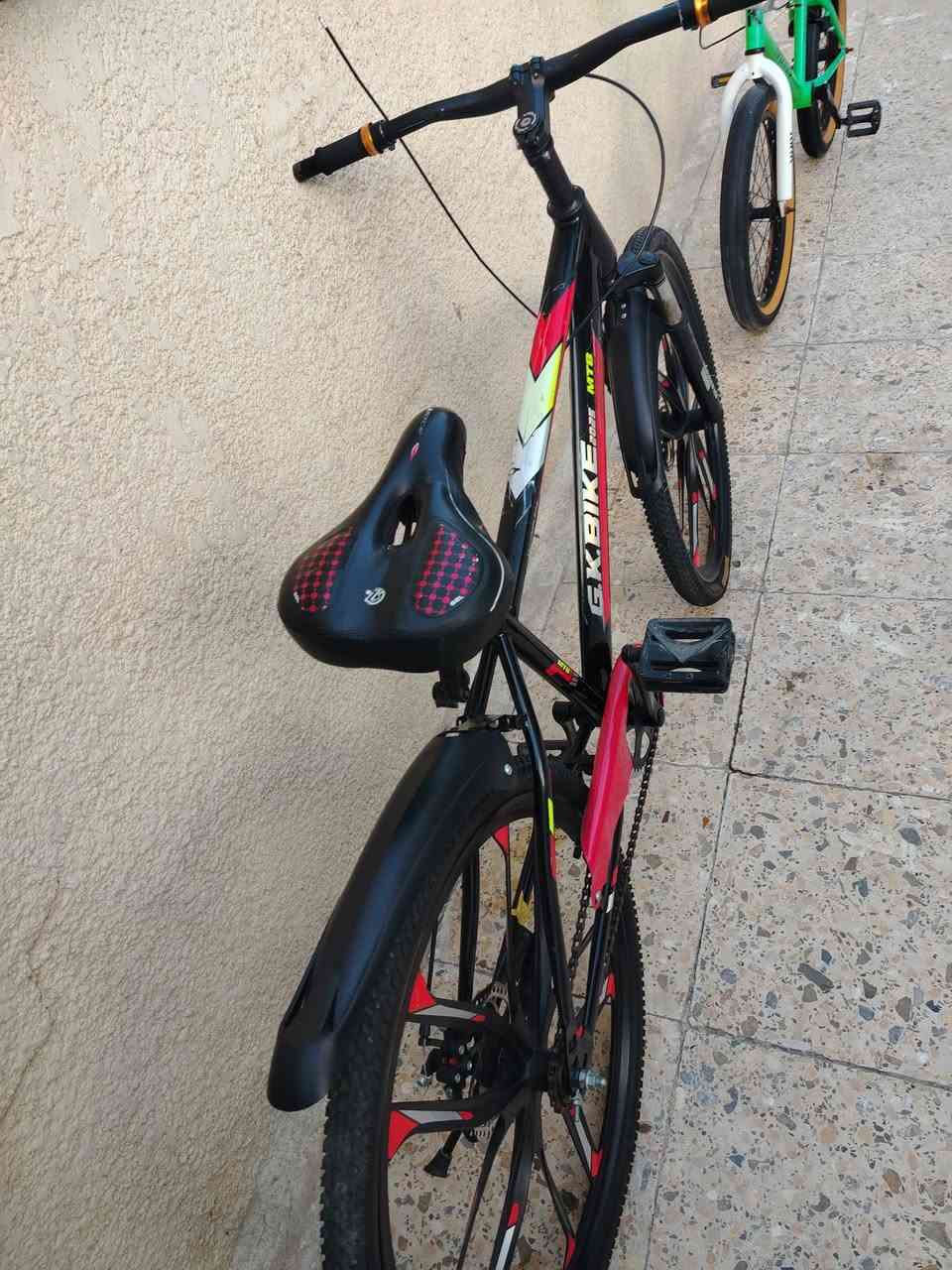 للبيع الأسود سعرة 175 و الأخضر 170 وبيهن مجال   رقم ***********
