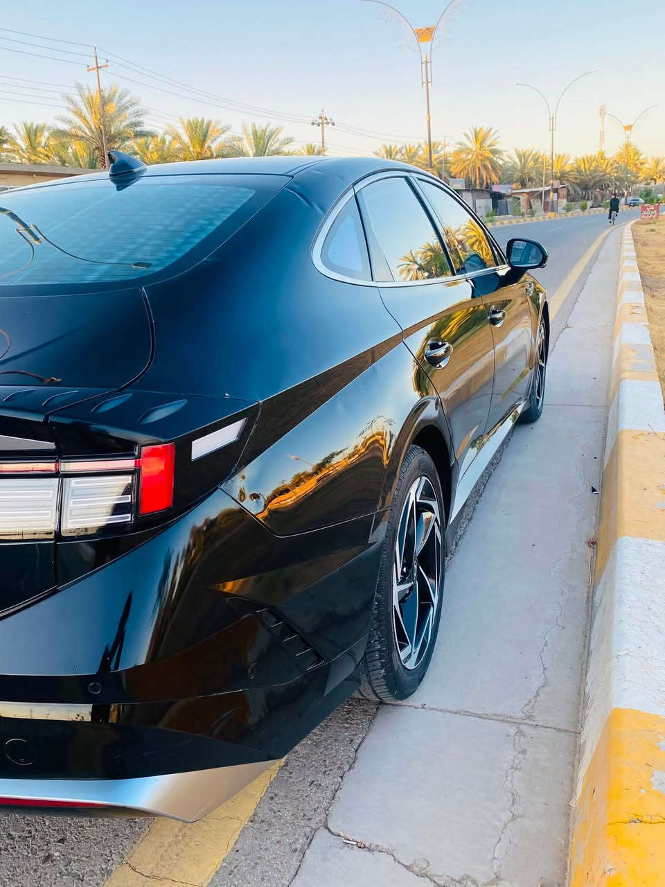 السلام عليكم هونداي سوناتا 2024 وارد كوري
هايبرد محرك 2000
فول مواصفات
خمس كامرات 
كشنات كهرباء + تدفئه تبريد + خزن ميموري 
بردات خليفه 
ستيرن تدفئه
مري شفط + قلاب معه بك 
تقديم ترجيع من ريمون 
كامرات تسجيل حوادث
جنطة كهرباء 
شفتات ستيرن 
شاشه داتشو 
بيه مواصفات كلش هواي 
ماشيه 23 الف ميل 
حادث خلفي تبديل قبق جنطه + صبغ جاملغ ايمن فقط 
تترقم بغداد تكلفت الرقم ١٧٠ الف 
***********
