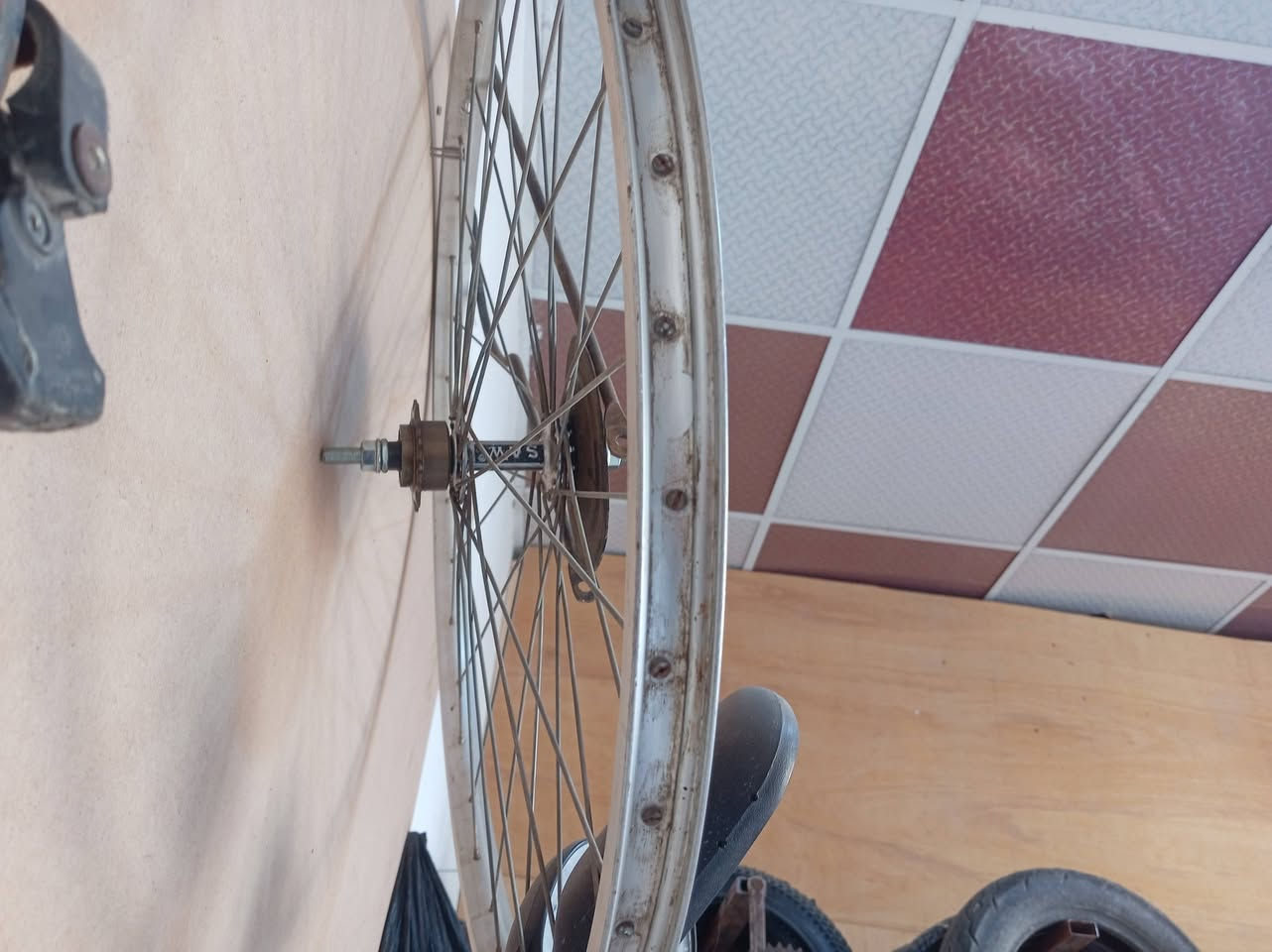 لشه باسكل حجم 26 ياباني او ايضن موجود ويل خلفي او امامي وجميع التايرات وجميع الچوابه اليحب خاص او يتصل *********** بيه واتساب حله ابو غرك شارع المحطه حي الحسين
