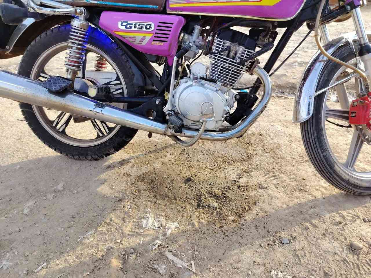 سلام عليكم دراجه سفانه 2024 خير من الله محرك مامفتوح سعر 550 اوبيه مجال شي بصيط غير متواجد فيس ***********
