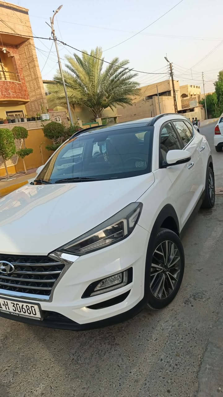 توسان 
موديل ٢٠
محرك ٢٠٠٠
سياره فول مواصفات 
مكفوله مابيها صبغ 
رقم وهزه كله جديد
مابيها مصرف 

السعر ١٩٢ وبيها مجال
***********
