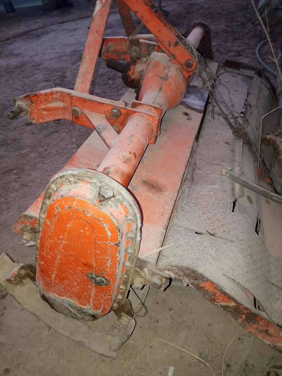 مكينة كابوتة موديل 1986 ملحقات كيلة مع رفاسة السعر (خمسة ونص) بيها مجال قليل الاتصال على الرقم 
***********
ملاحضة المكينه محركها مستحق تجفيت
